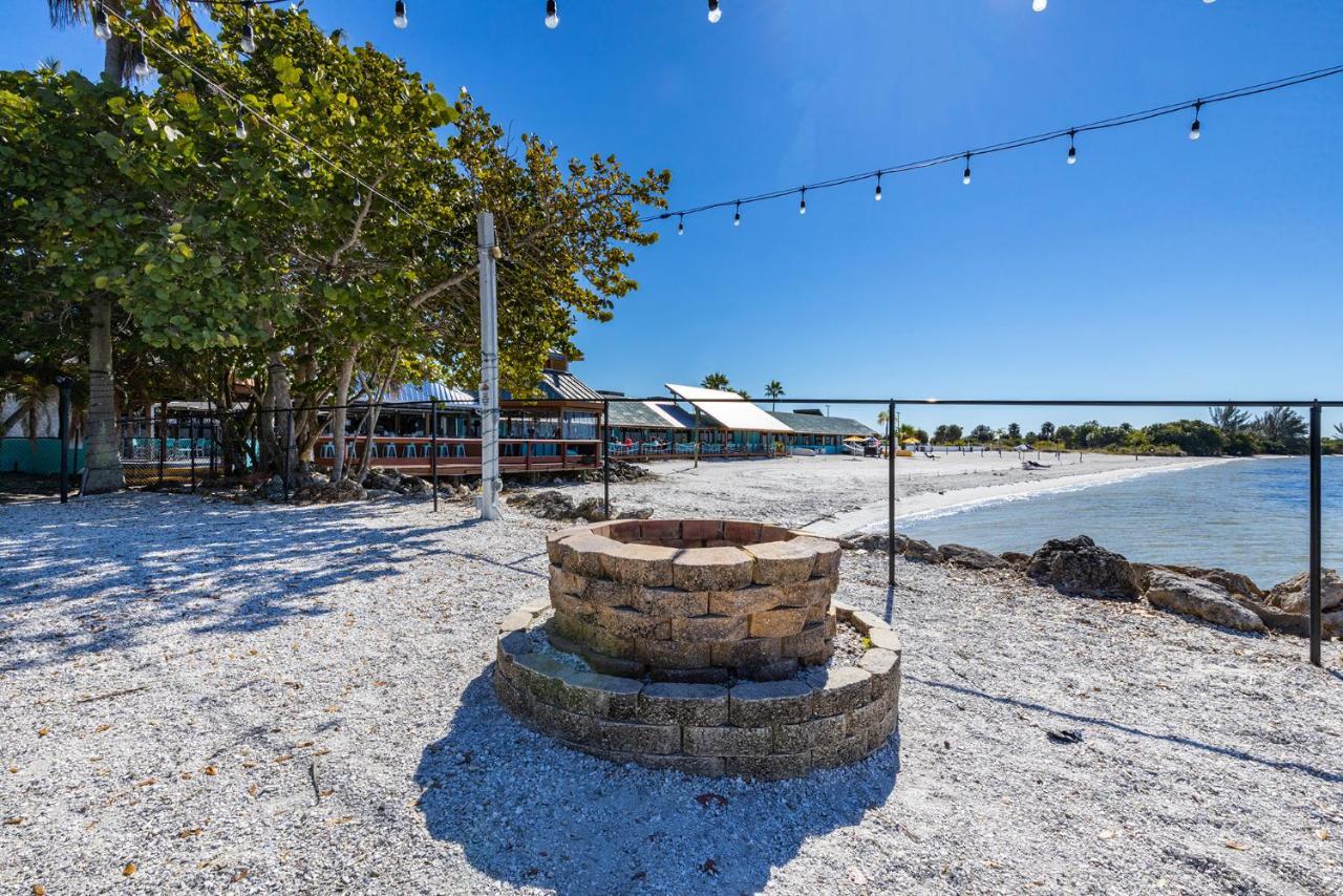 Come Stay Where The Dolphins Play! Ruskin Bagian luar foto