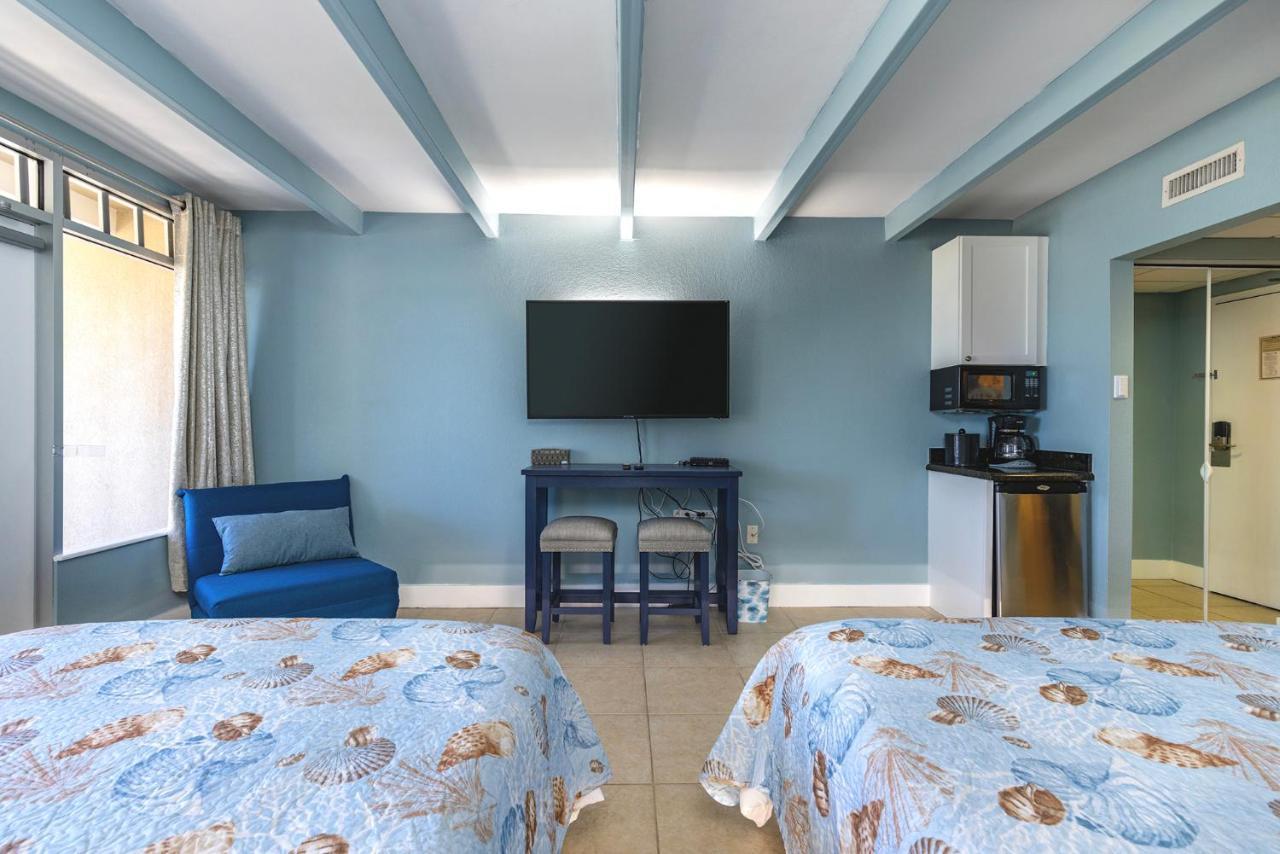 Come Stay Where The Dolphins Play! Ruskin Bagian luar foto