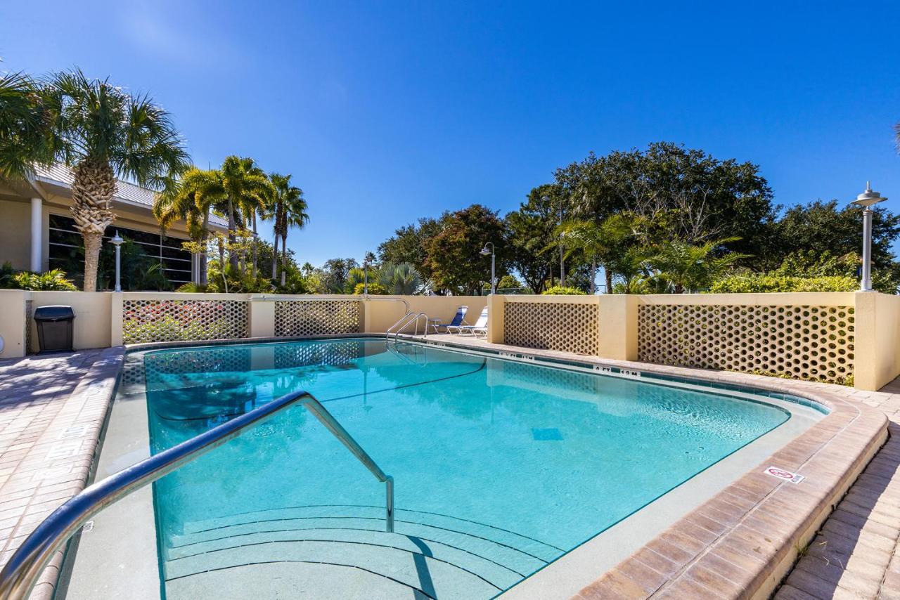 Come Stay Where The Dolphins Play! Ruskin Bagian luar foto
