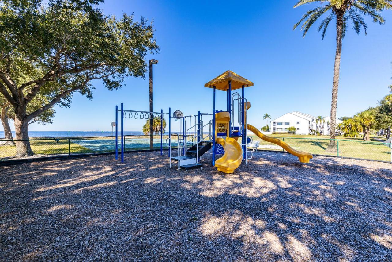 Come Stay Where The Dolphins Play! Ruskin Bagian luar foto