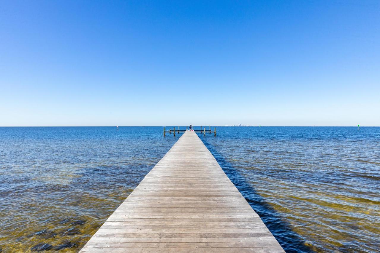 Come Stay Where The Dolphins Play! Ruskin Bagian luar foto