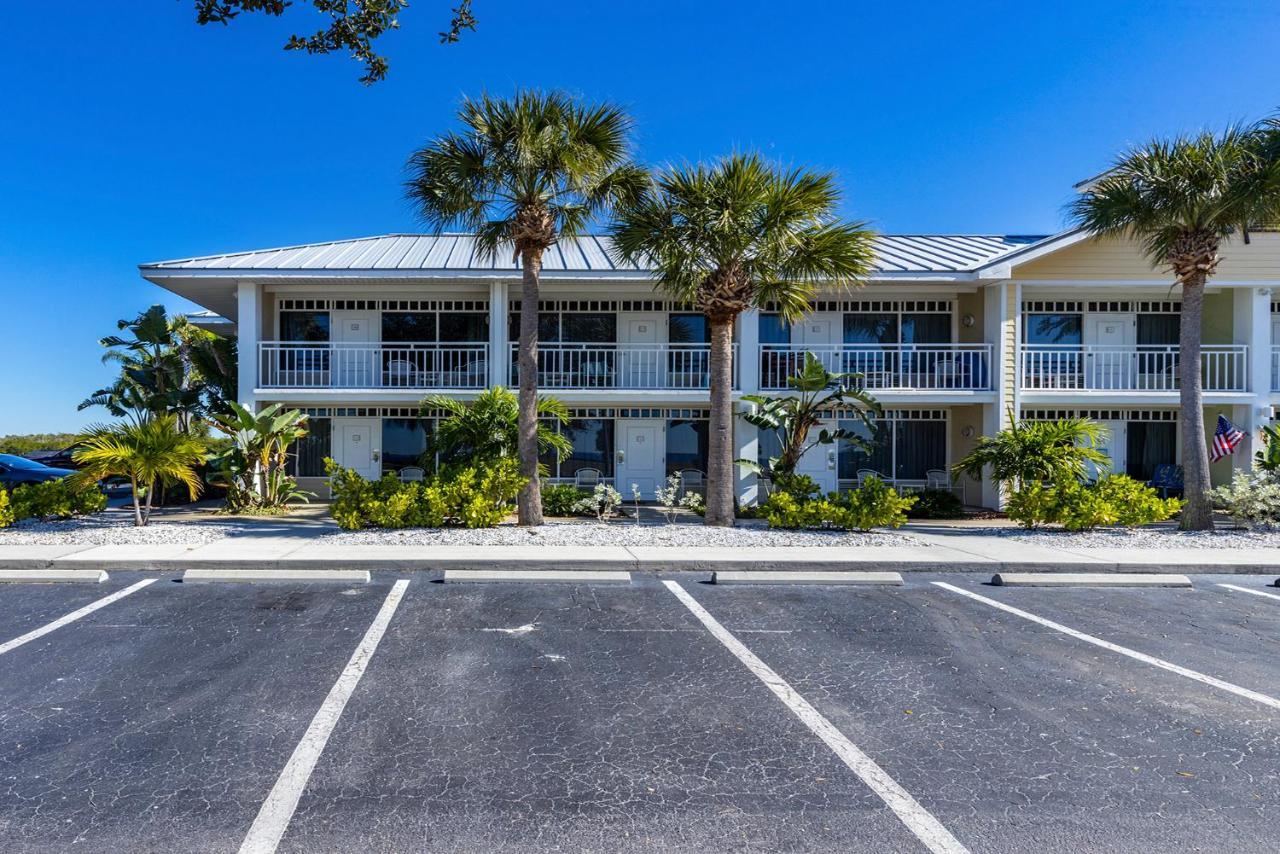 Come Stay Where The Dolphins Play! Ruskin Bagian luar foto